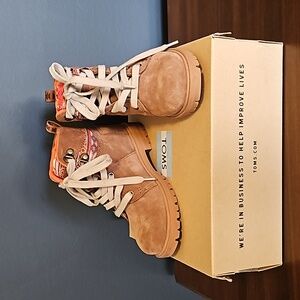 TOMS boots